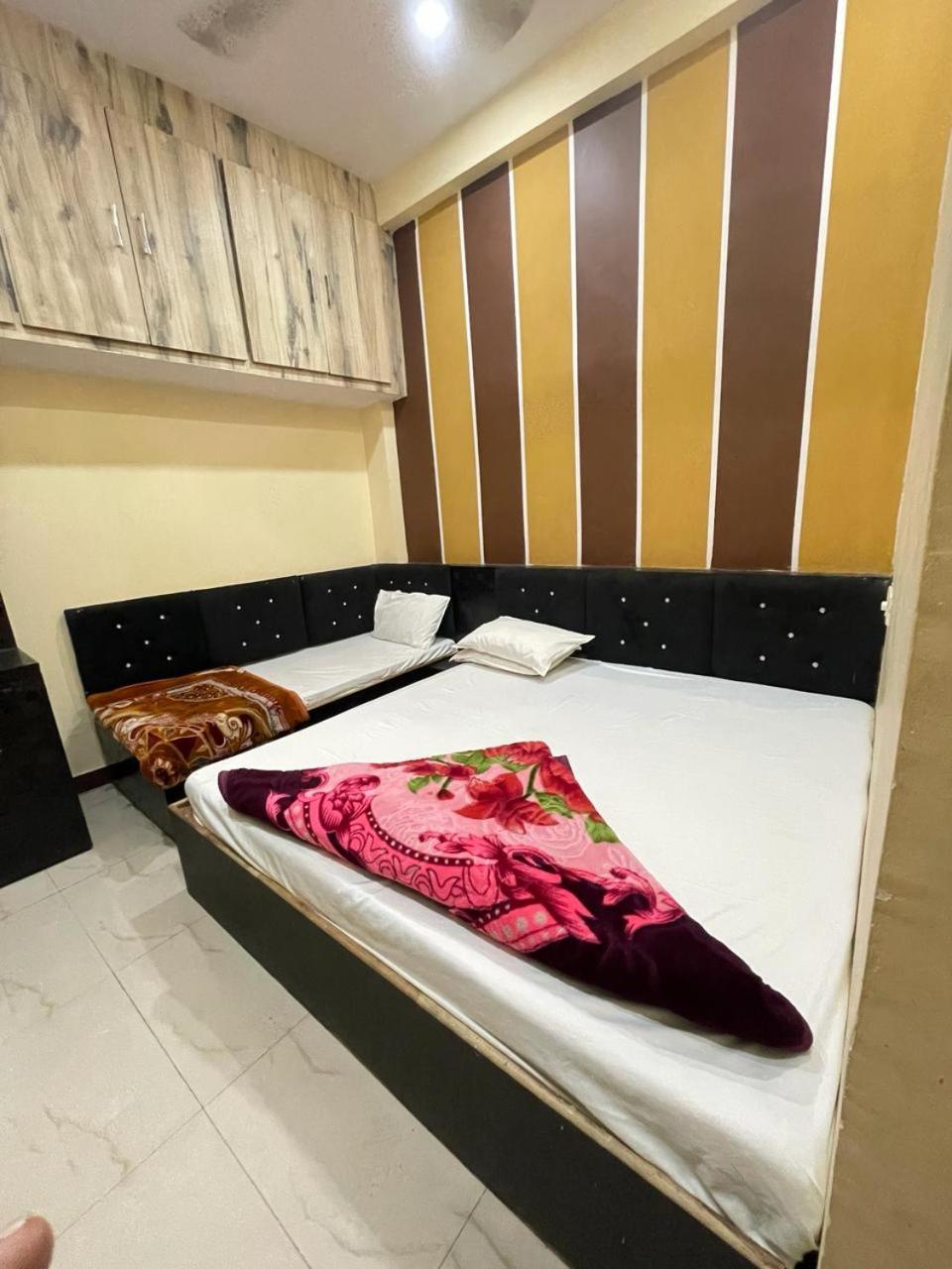 Hotel Amritam Inn Ujjain Esterno foto